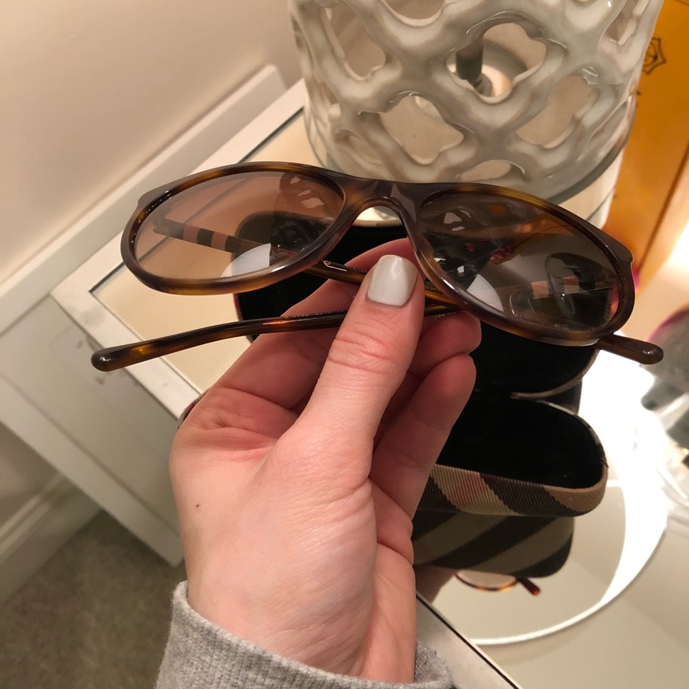 Burberry sunglasses - Picture 2 of 7